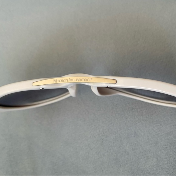 Brand New Modern Amusement “45’s” Oversize White Sunglasses - Picture 4 of 10
